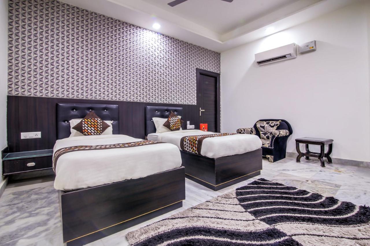 Oyo 8888 Riga Hs Deluxe Hotel Agra  Szoba fotó