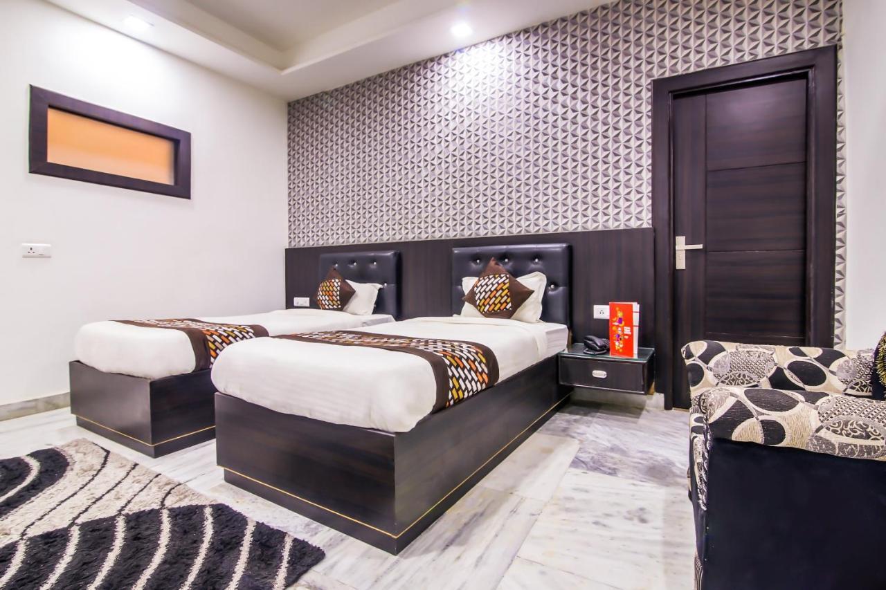 Oyo 8888 Riga Hs Deluxe Hotel Agra  Kültér fotó