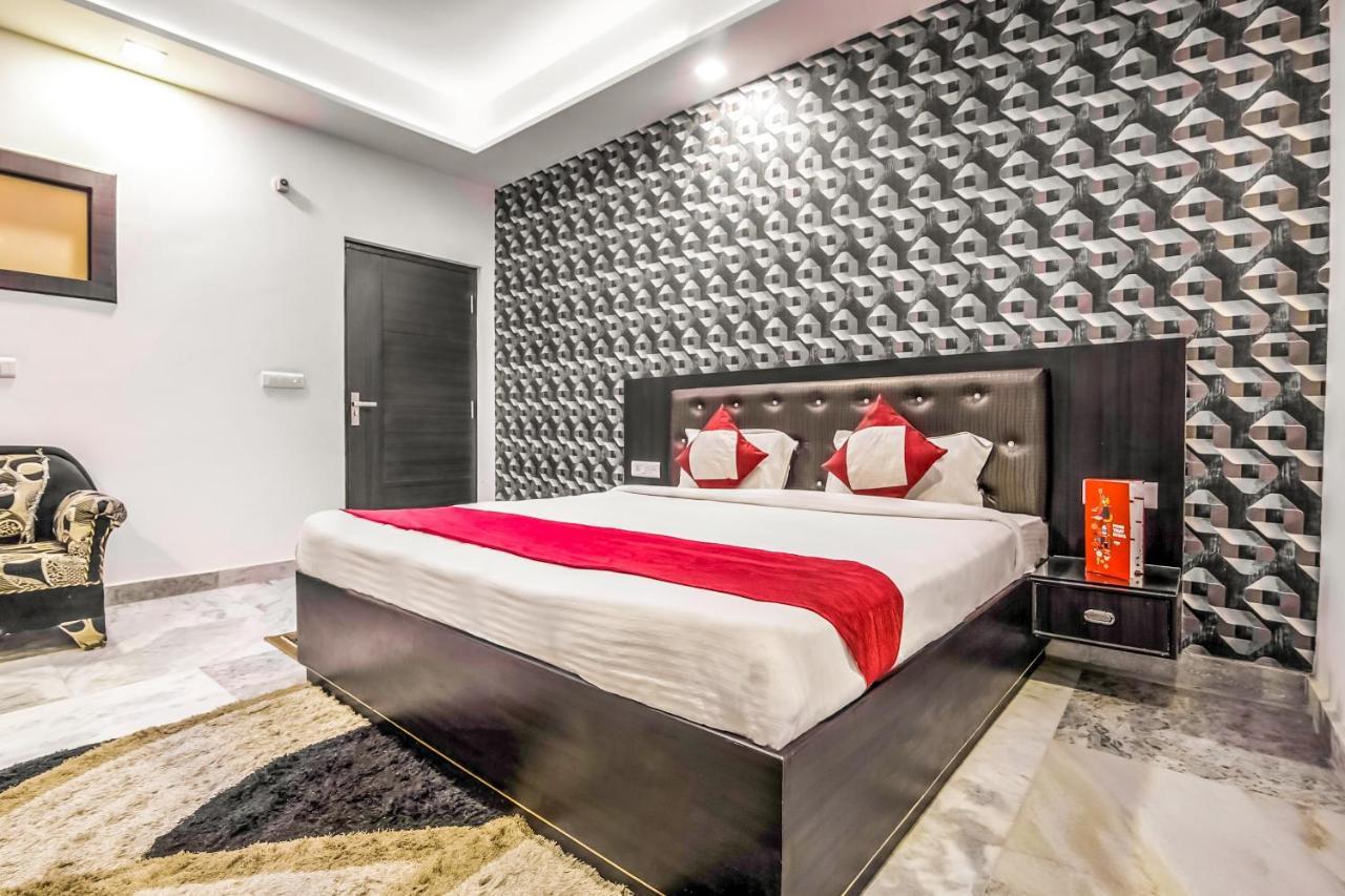 Oyo 8888 Riga Hs Deluxe Hotel Agra  Kültér fotó