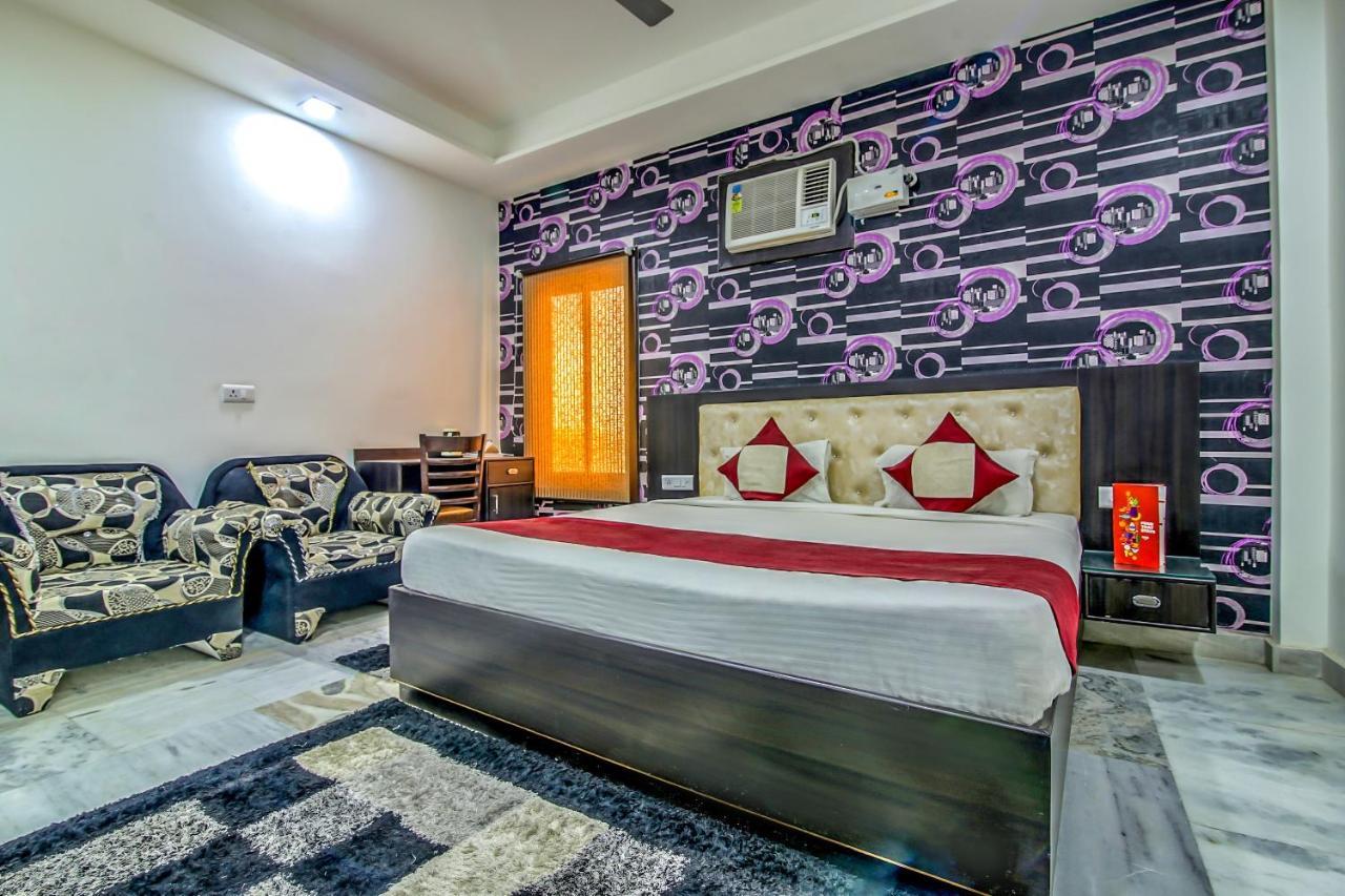 Oyo 8888 Riga Hs Deluxe Hotel Agra  Kültér fotó