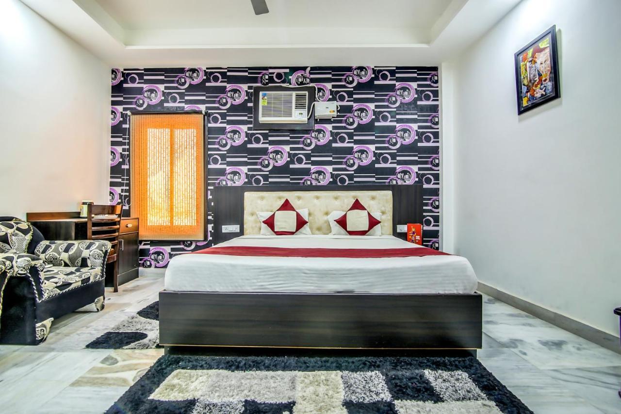 Oyo 8888 Riga Hs Deluxe Hotel Agra  Kültér fotó