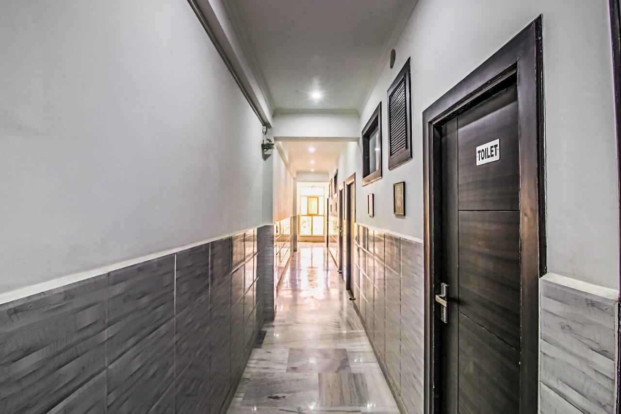 Oyo 8888 Riga Hs Deluxe Hotel Agra  Kültér fotó